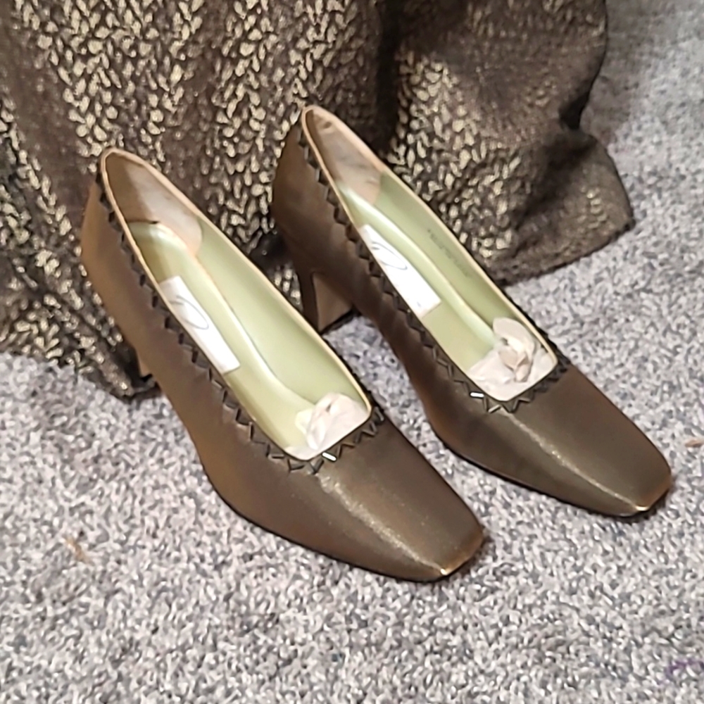 Gold/Bronze Metallic High Heals with Beaded Details, 8.5 Like New Condition